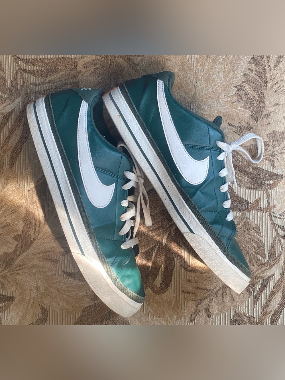 Nike Green Low-Top Sneakers with White Swoosh Men’s 8.5 - Picture 2 of 10